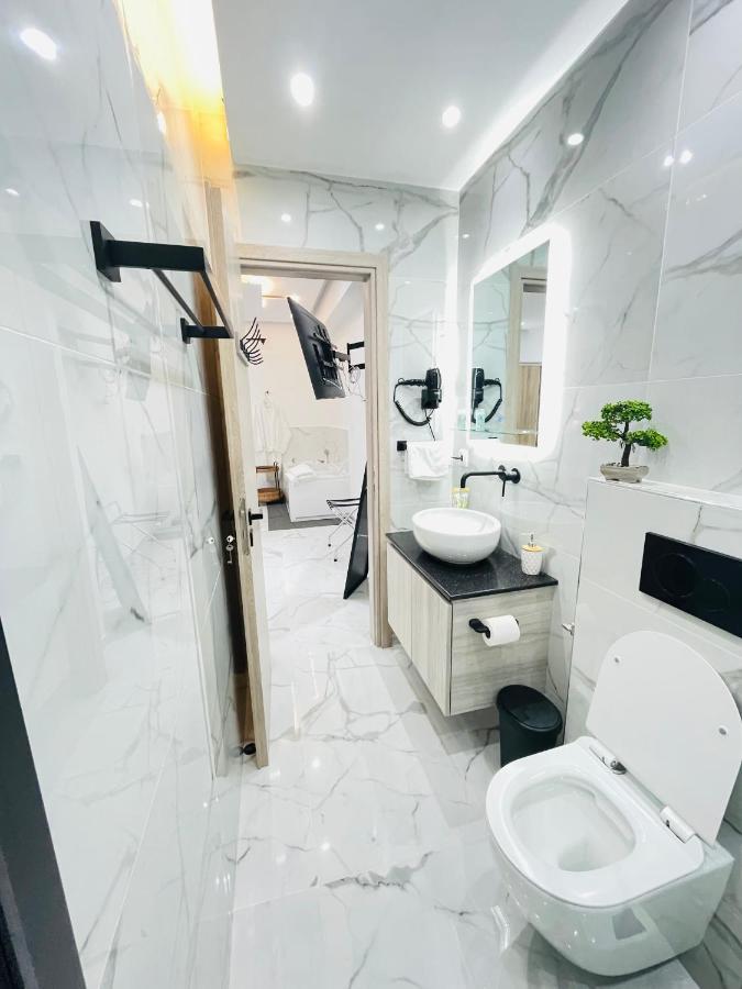 Apollo 2 Bd Jacuzzi Suite Atena Exterior foto